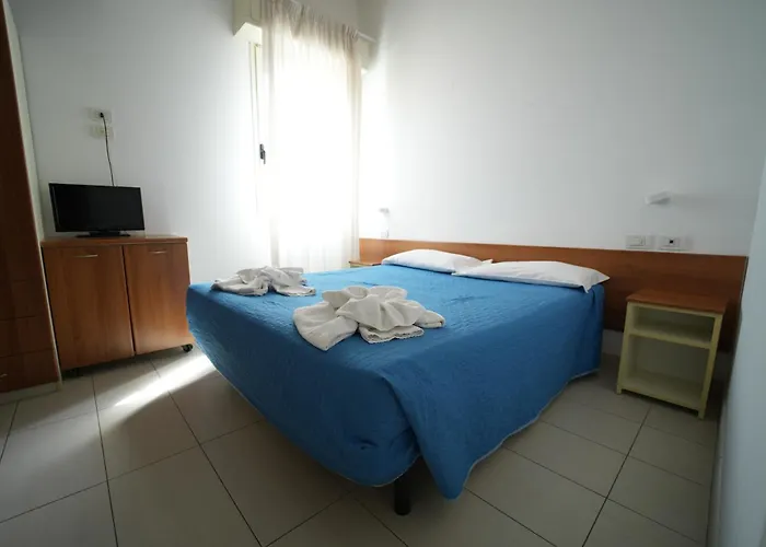 卢加诺酒店 3* 里米尼