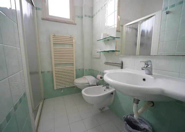 卢加诺酒店 3* 里米尼